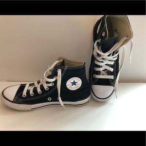 Girls black converse size 3